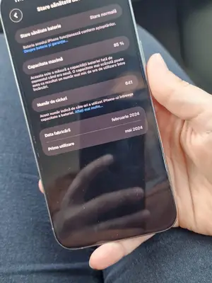 iPhone 15 Pro Max - Parfait état avec boîte et chargeur - Miniature 4