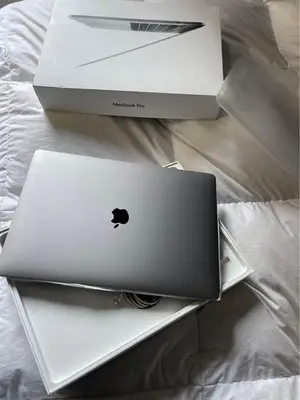 MacBook Pro 13"  2017 - i5 - 8 GB Ram - 256 SSD