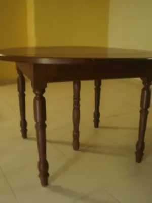 Table ronde et chaises - Miniature 2