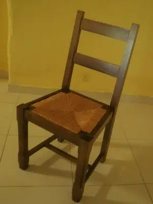 Table ronde et chaises - Miniature 3