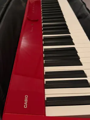 🎹 Piano numérique Casio Privia – Rouge – Comme neuf  Je vends un piano numérique Casio Privia en ex - Miniature 2