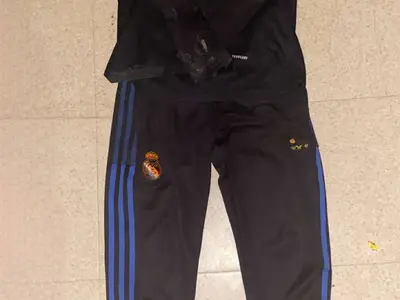 Ensemble Real Madrid orange, noir et bleu