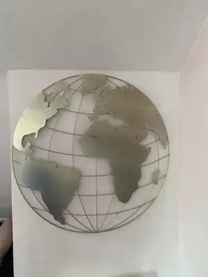 Globe terrestre couleur argentée 