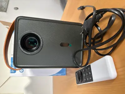 Mini Vidéoprojecteur Full HD 1080P – WiFi & Bluetooth
