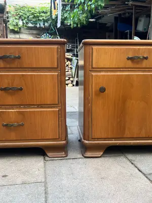 2 tables basses anciennes en bois avec rangements