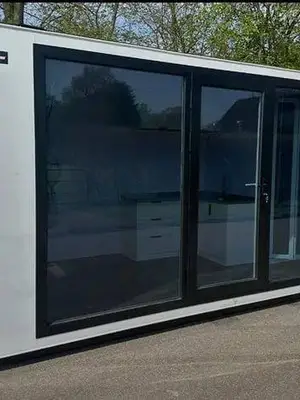 CONTAINERS BUREAU / BUNGALOW 20 PIEDS