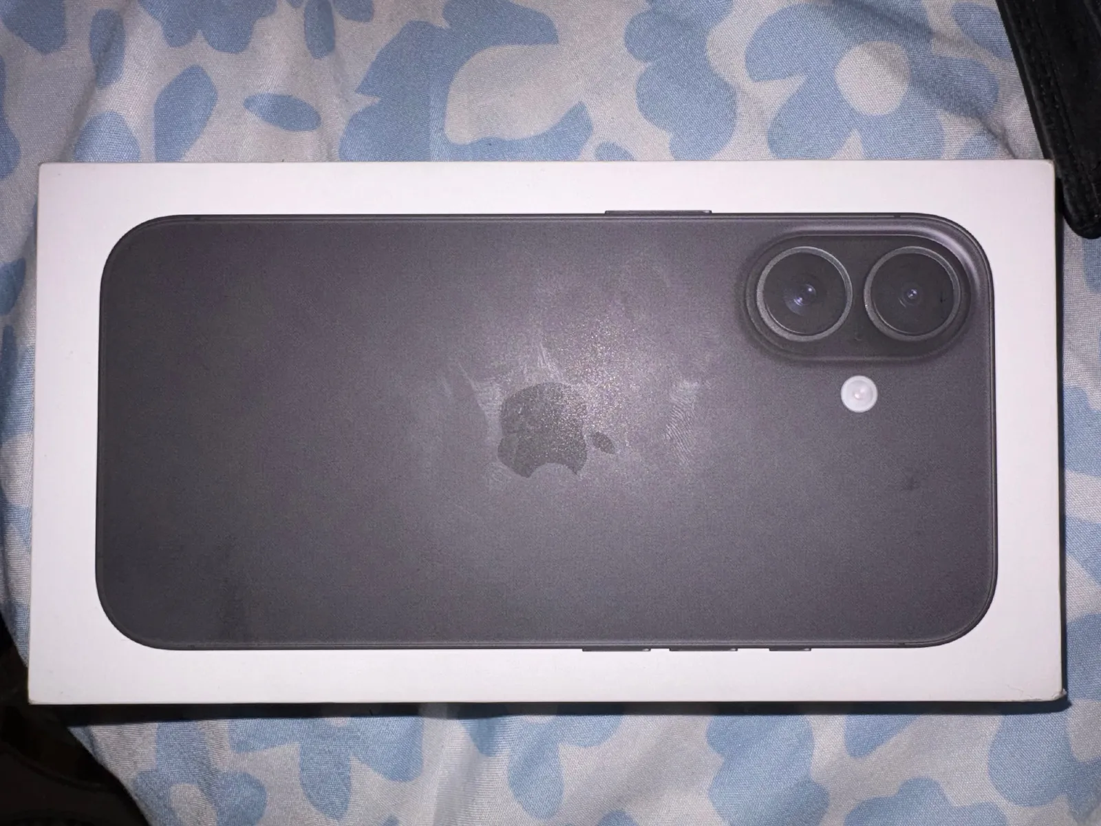 iPhone 16 noir 128 Go - Très bon état - Photo 1