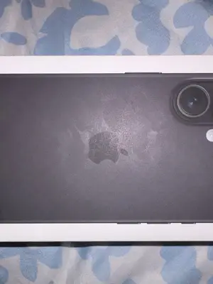 iPhone 16 noir 128 Go - Très bon état