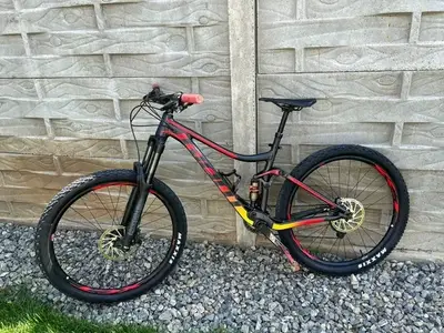 Giant Stance 2 VTT tout suspendu 2019, très bon état