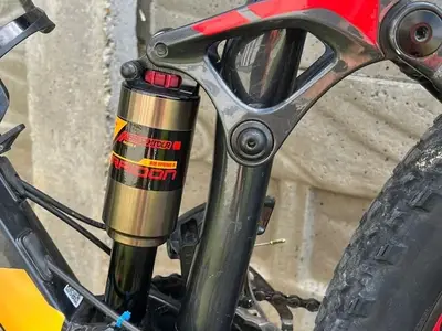 Giant Stance 2 VTT tout suspendu 2019, très bon état - Miniature 4