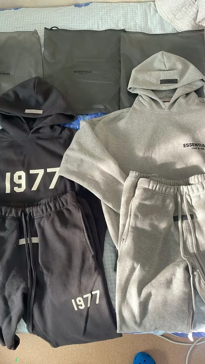 Ensemble Essentials Taille L - Photo 1