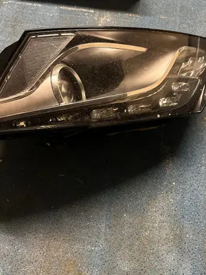 Phare gauche Bi-Xénon Audi Q5 8RB d'origine en bon état 