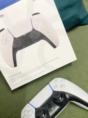 PS5 Slim 1To - Miniature 3