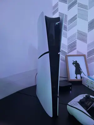 PS5 Slim 1To - Miniature 2