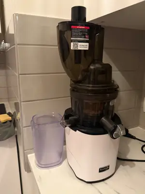 Extracteur de jus Kuvings – Comme neuf – Garantie jusqu’en septembre – 350 €