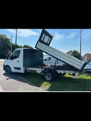 Camion benne évacuation gravats et matériaux