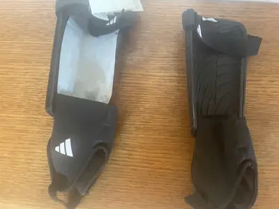 Protège tibia, Adidas noir