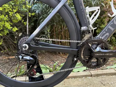 Vélo de route neuf Dura Ace Di2, roues carbone, 6,9 kg - Miniature 2