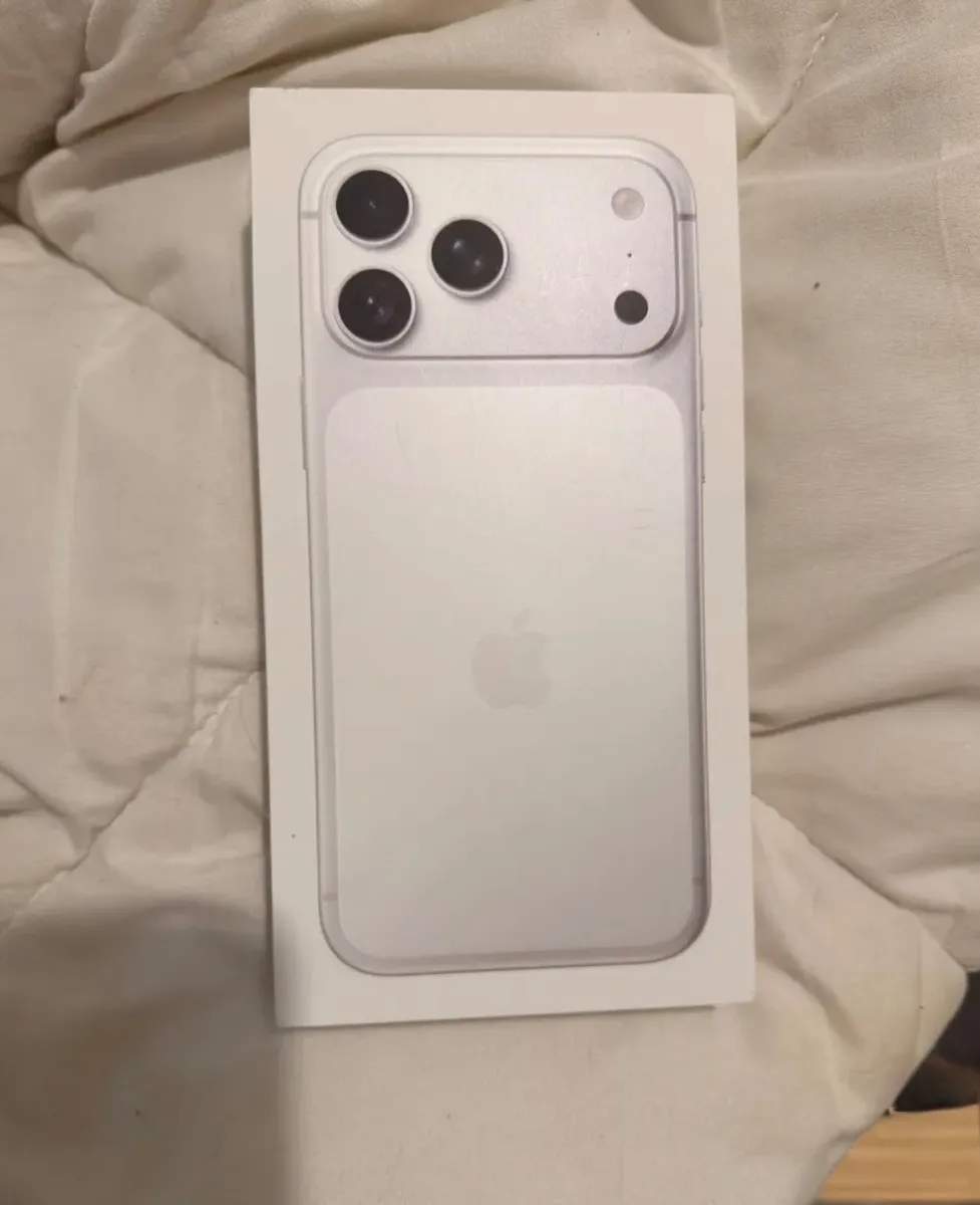 iPhone 17 pro Max blanche - Photo 1