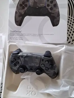 Manette Sony PS5 DualSense Édition Camouflage Gris - Neuve, jamais utilisée. 