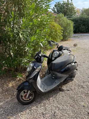 Deux scooters SYM Mio à remettre en route, vendus en l'état