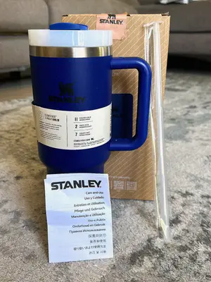 Gourde Stanley Quencher H2.0 FlowState 40 oz bleu marine neuve - Miniature 2