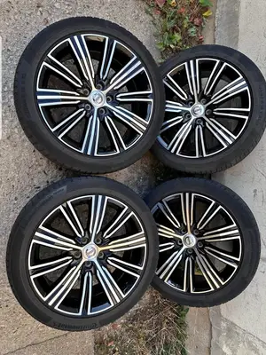 Lot de 4 jantes aluminium Volvo avec pneus 235/45/18 - Miniature 4