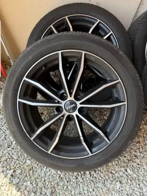 Jantes 18 pouces Volkswagen / Audi avec pneus 215/50/18 en bon état - Miniature 3