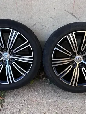 Lot de 4 jantes aluminium Volvo avec pneus 235/45/18 - Miniature 3