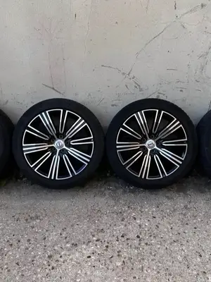 Lot de 4 jantes aluminium Volvo avec pneus 235/45/18
