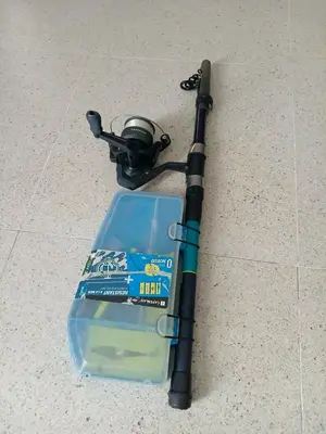 Canne à pêche Caperlan 2,40 m, 40-60 g, avec moulinet taille 3000, état 10/10