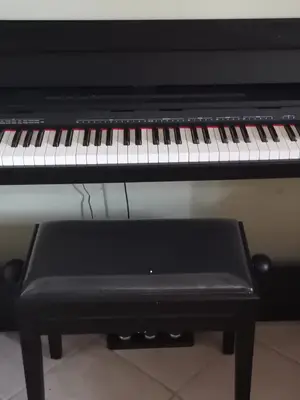 Piano électronique en bon état - Miniature 3