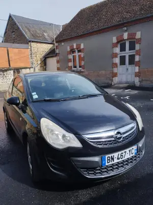 Opel Corsa 2011 - 120 000 km - Bon état
