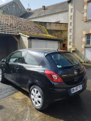 Opel Corsa 2011 - 120 000 km - Bon état - Miniature 2