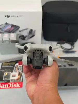 Drone DJI Mini 4 Pro avec DJI RC 2, Fly More Combo et 3 batteries - Miniature 2