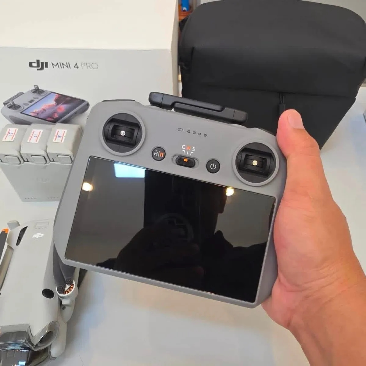 Drone DJI Mini 4 Pro avec DJI RC 2, Fly More Combo et 3 batteries - Photo 1