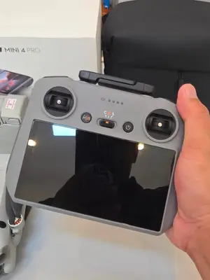 Drone DJI Mini 4 Pro avec DJI RC 2, Fly More Combo et 3 batteries