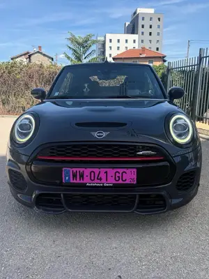 MINI Cooper John Cooper Works en bon état général, entretien concession