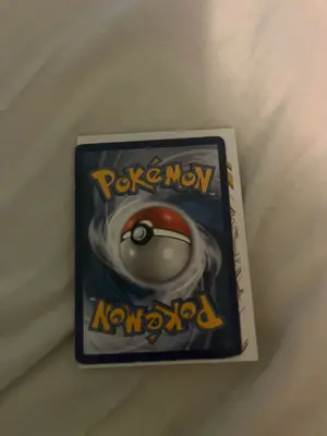 Carte Pokémon Dardargnan à remettre en main propre