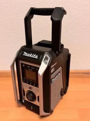 Radio de chantier Makita DMR115 neuve avec 2 batteries et chargeur