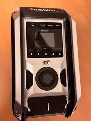 Radio de chantier Makita DMR115 neuve avec 2 batteries et chargeur - Miniature 3