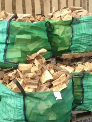 Bois de chauffage en stères, bûches de 25 cm et palettes de 33 cm - Miniature 2