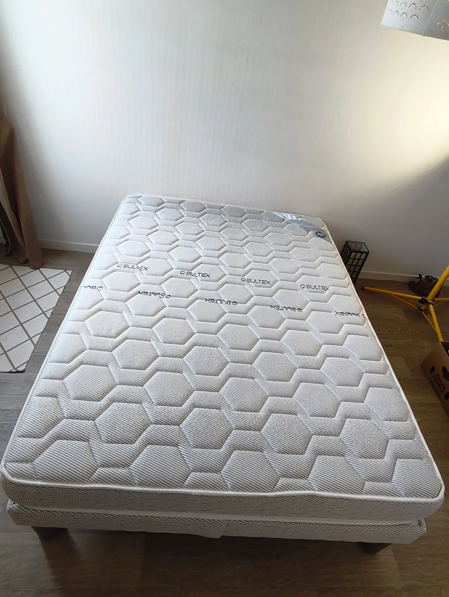 Matelas Bultex avec sommier en très bon état - Photo 1