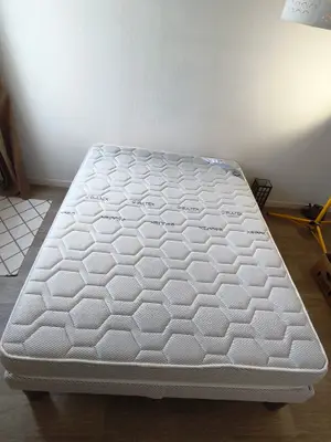 Matelas Bultex avec sommier en très bon état