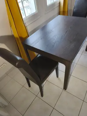 Table IKEA extensible avec 4 chaises offertes