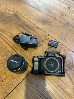 Canon EOS M50 + objectif 22mm + accessoires