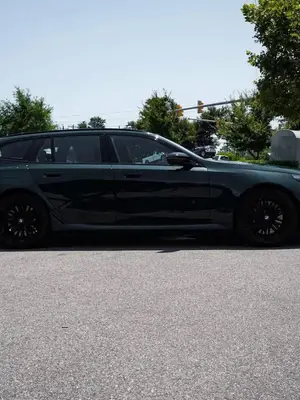 BMW M5 G99 2026 verte - Miniature 3