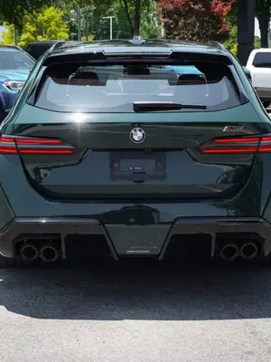 BMW M5 G99 2026 verte - Miniature 4