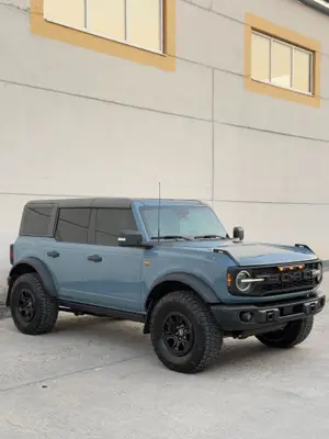 Ford Bronco 2022 gris - Miniature 5