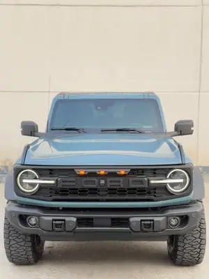 Ford Bronco 2022 gris - Miniature 2